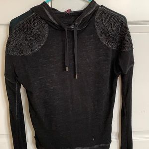 Light weight sweats with embroidered shoulders